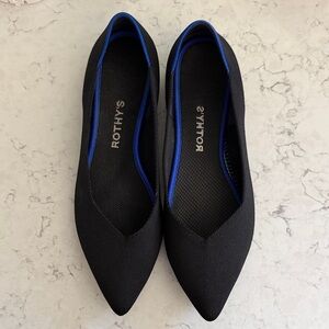 Rothy's Black and Blue Pointed Flats